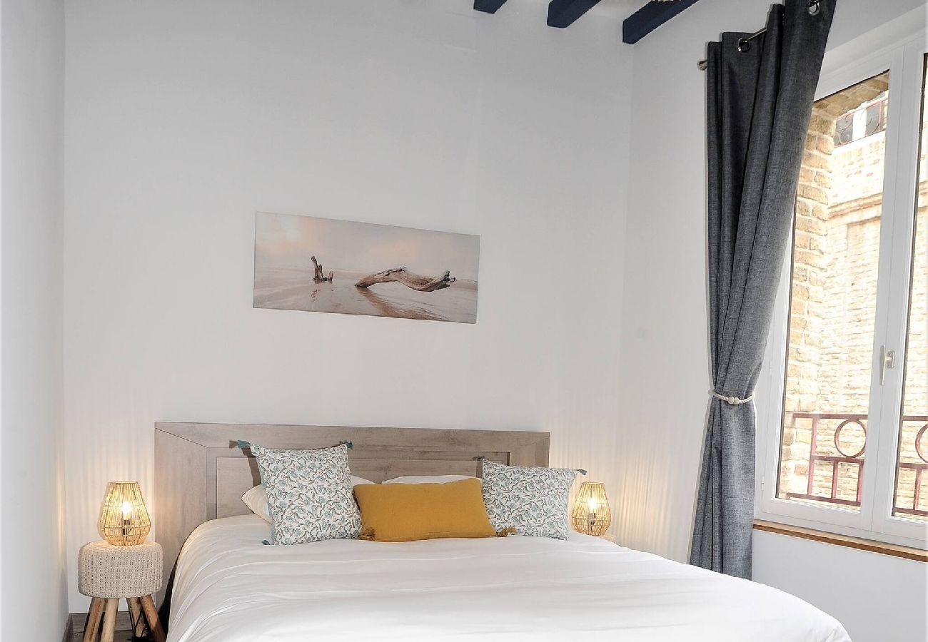 Apartment in Dieppe - COLOMBAGE BLEU Dieppe entre le port et la plage